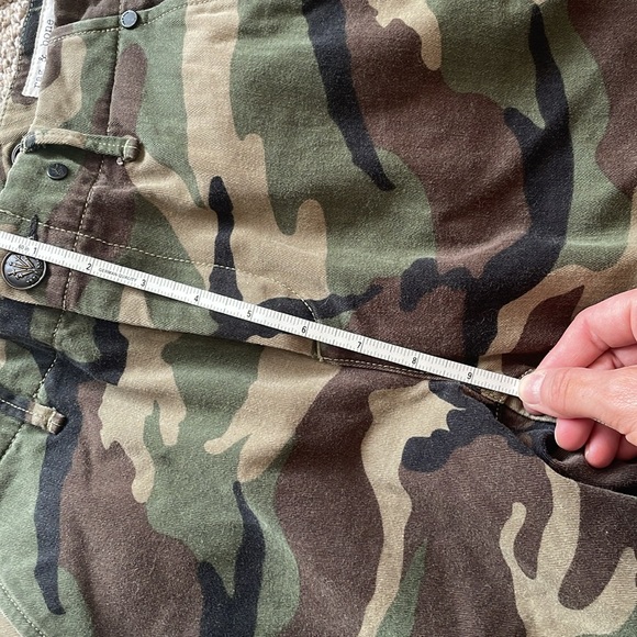 rag & bone Buckley Green Camo Straight Leg Raw Hem High Rise Chino Pant - Picture 11 of 13